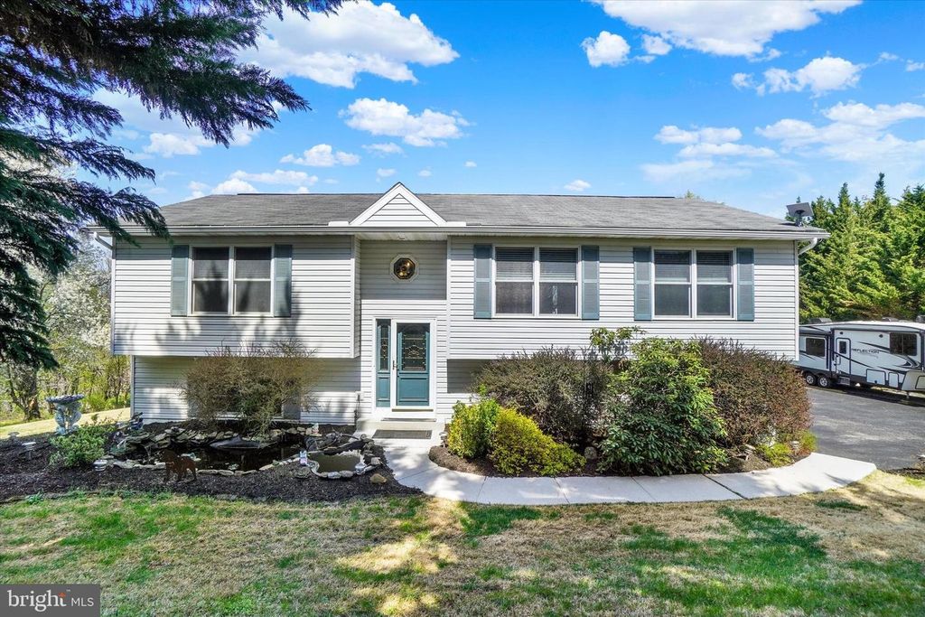 116 WEST CT, Glen Rock, PA 17327
