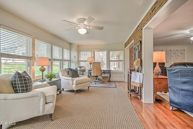 113 Fox Hall Circle, Bristol, TN 37620