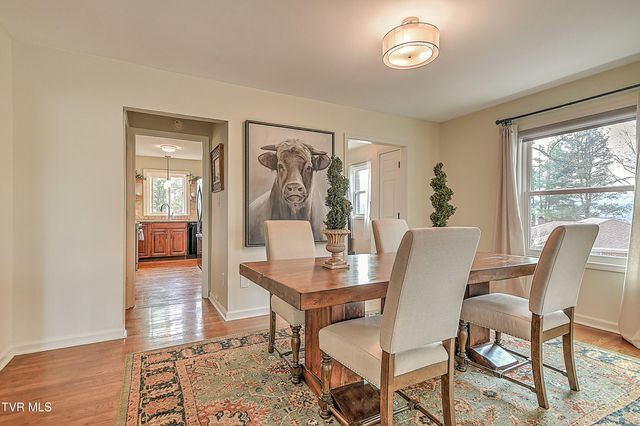 113 Fox Hall Circle, Bristol, TN 37620