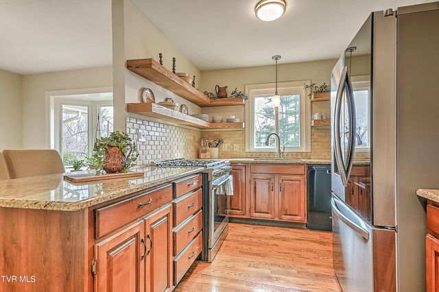 113 Fox Hall Circle, Bristol, TN 37620