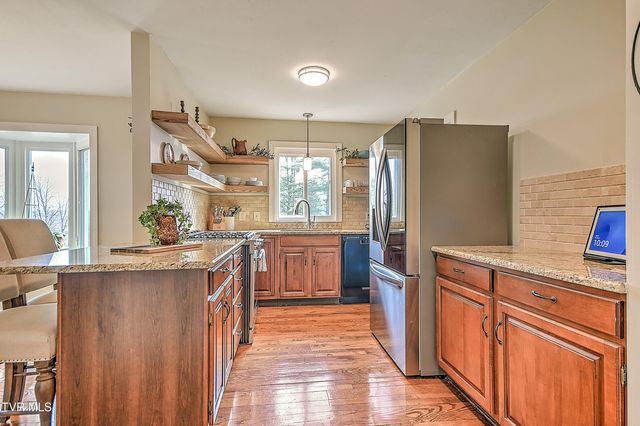 113 Fox Hall Circle, Bristol, TN 37620