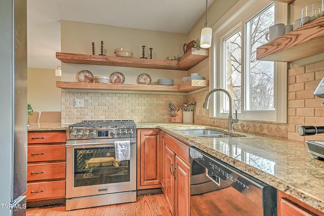 113 Fox Hall Circle, Bristol, TN 37620