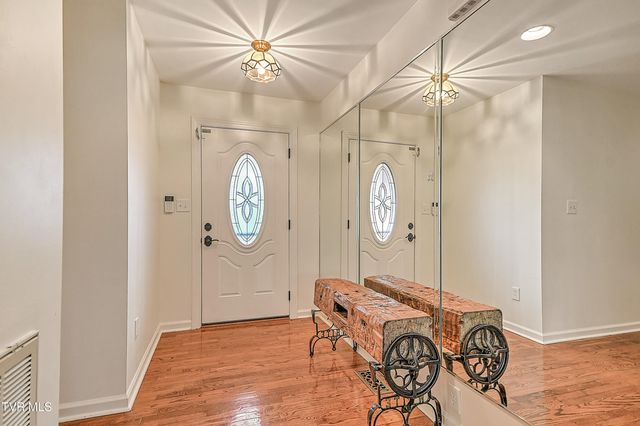 113 Fox Hall Circle, Bristol, TN 37620