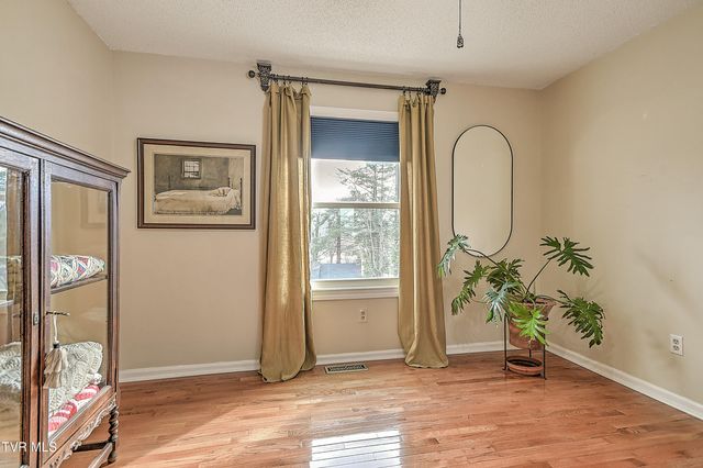 113 Fox Hall Circle, Bristol, TN 37620