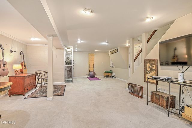 113 Fox Hall Circle, Bristol, TN 37620