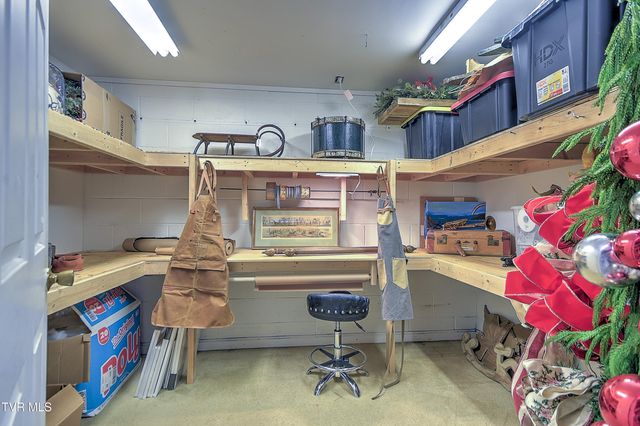 113 Fox Hall Circle, Bristol, TN 37620