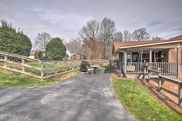 113 Fox Hall Circle, Bristol, TN 37620