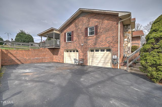 113 Fox Hall Circle, Bristol, TN 37620