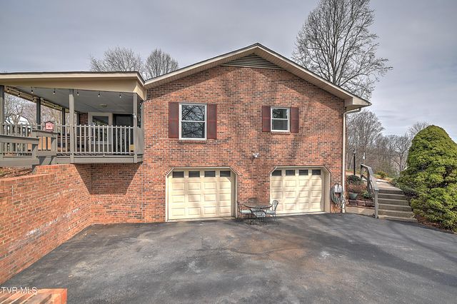113 Fox Hall Circle, Bristol, TN 37620