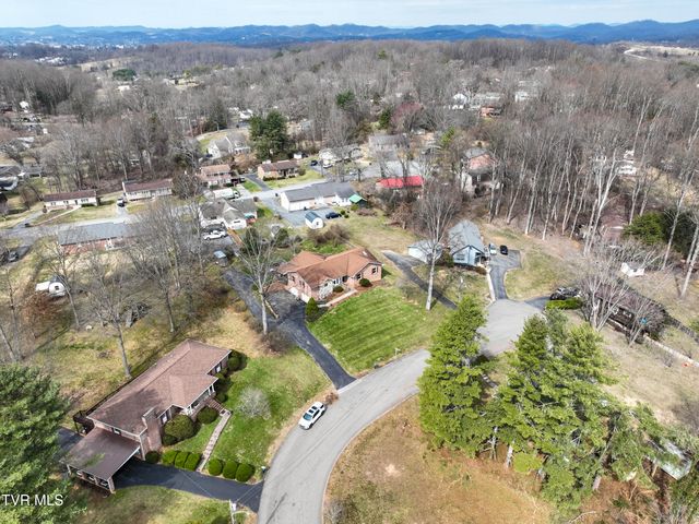 113 Fox Hall Circle, Bristol, TN 37620