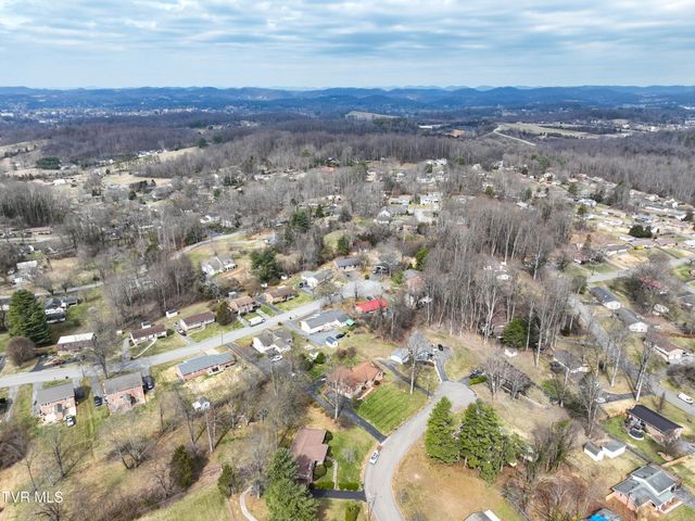 113 Fox Hall Circle, Bristol, TN 37620