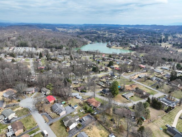 113 Fox Hall Circle, Bristol, TN 37620