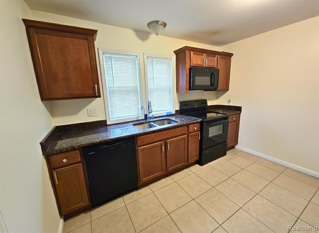 114 Waterly Avenue, Waterford, MI 48328