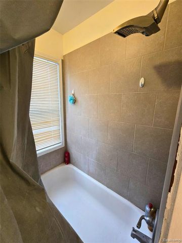 114 Waterly Avenue, Waterford, MI 48328