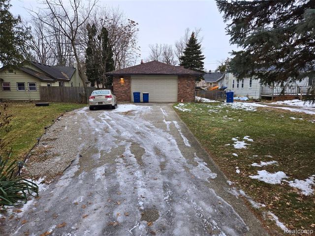 114 Waterly Avenue, Waterford, MI 48328