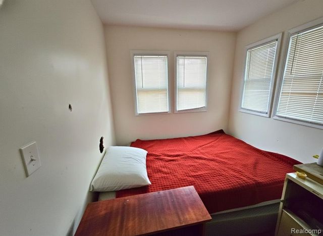 114 Waterly Avenue, Waterford, MI 48328