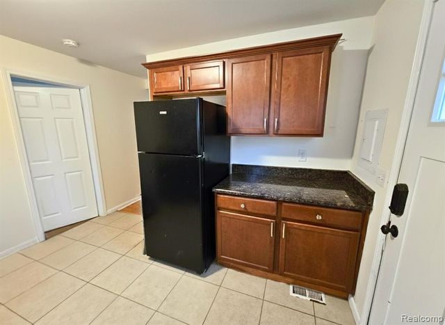 114 Waterly Avenue, Waterford, MI 48328