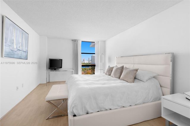 3625 N Country Club Dr 1401, Aventura, FL 33180