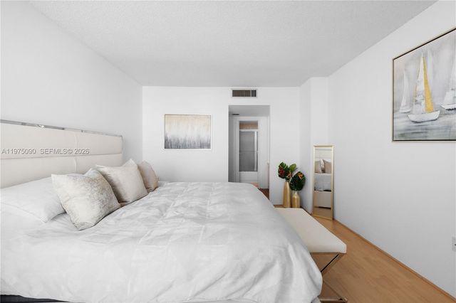 3625 N Country Club Dr 1401, Aventura, FL 33180