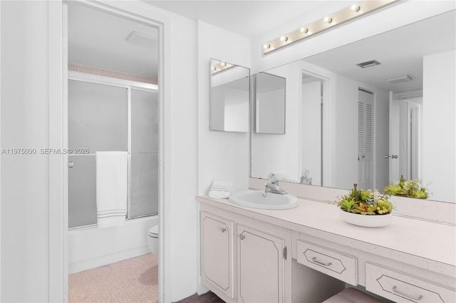 3625 N Country Club Dr 1401, Aventura, FL 33180