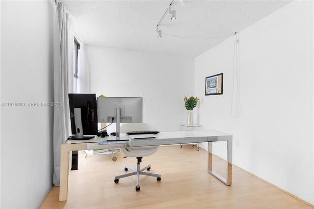 3625 N Country Club Dr 1401, Aventura, FL 33180