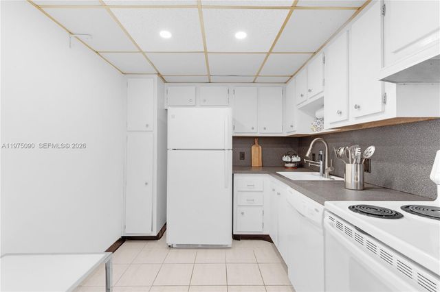 3625 N Country Club Dr 1401, Aventura, FL 33180