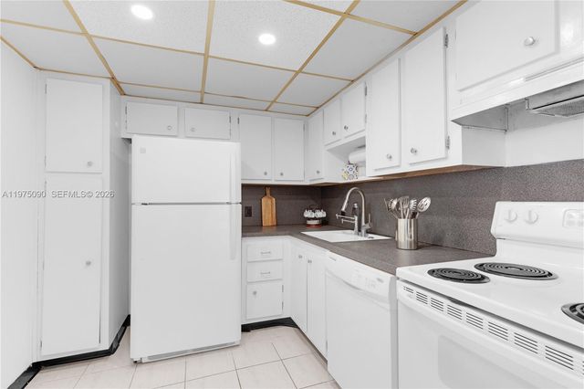 3625 N Country Club Dr 1401, Aventura, FL 33180