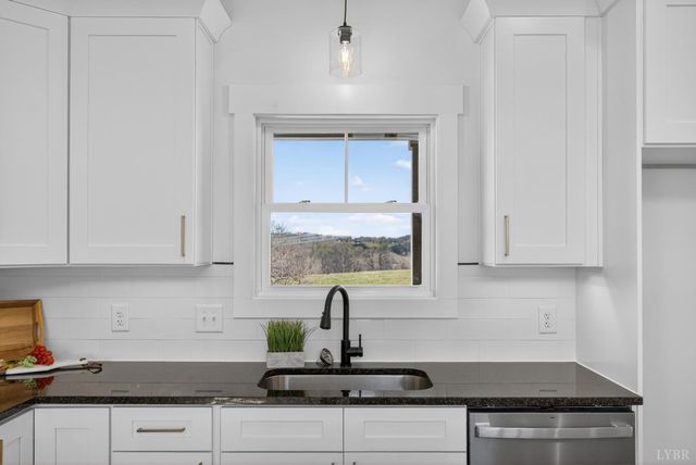 3 Pine Watch Circle, Moneta, VA 24121
