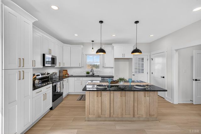 3 Pine Watch Circle, Moneta, VA 24121