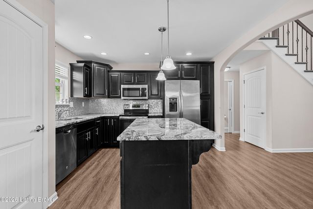 6503 Fernhill Ct, Louisville, KY 40291