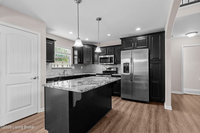 6503 Fernhill Ct, Louisville, KY 40291