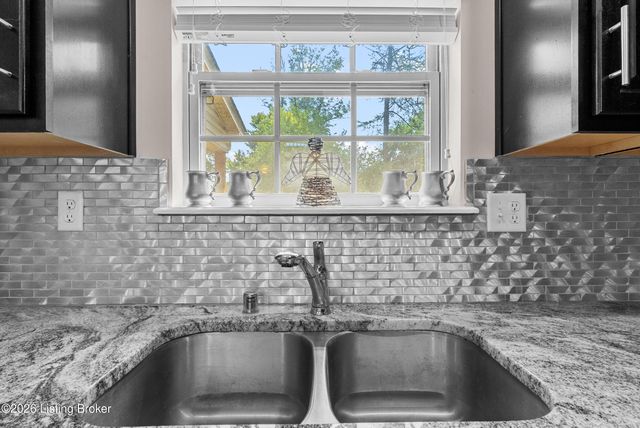6503 Fernhill Ct, Louisville, KY 40291