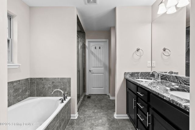 6503 Fernhill Ct, Louisville, KY 40291