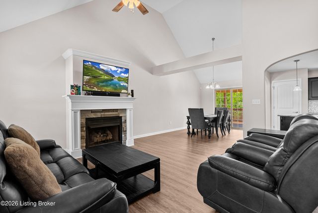 6503 Fernhill Ct, Louisville, KY 40291