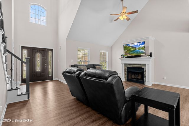 6503 Fernhill Ct, Louisville, KY 40291