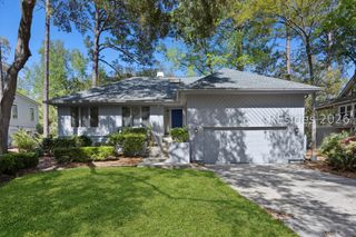 11 Coquina Rd, Hilton Head Island, SC 29928