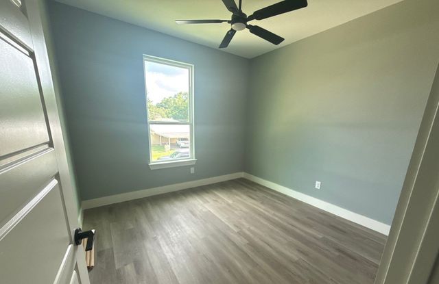 1997 Lakeview Drive, Tool, TX 75143
