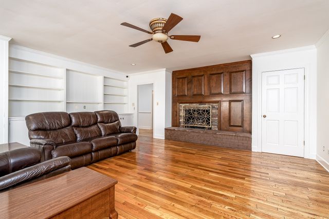 1037 Rolling Fields Cir, Columbia, TN 38401