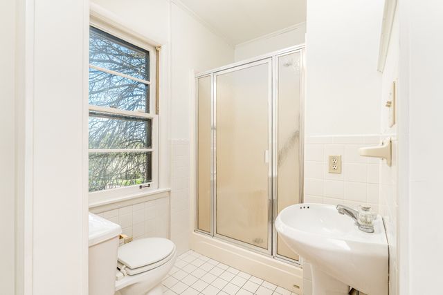 1037 Rolling Fields Cir, Columbia, TN 38401