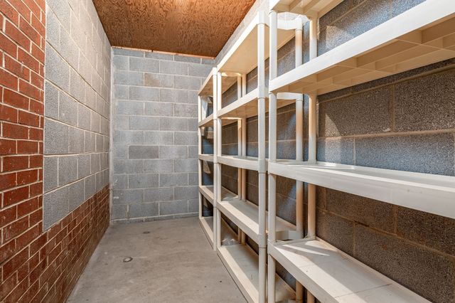 1037 Rolling Fields Cir, Columbia, TN 38401