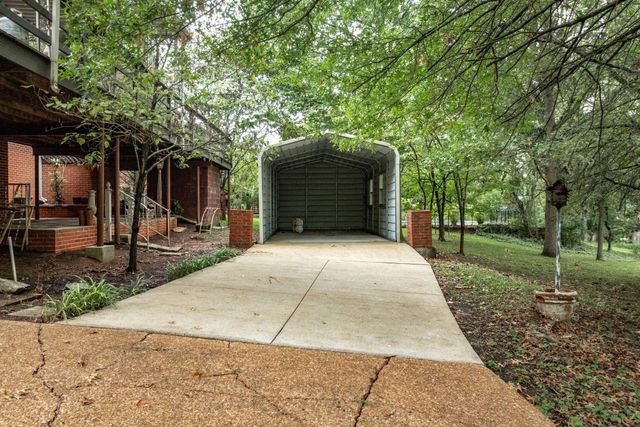 1037 Rolling Fields Cir, Columbia, TN 38401