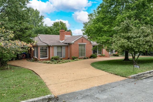 1037 Rolling Fields Cir, Columbia, TN 38401