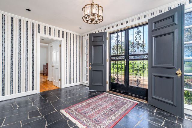 1037 Rolling Fields Cir, Columbia, TN 38401