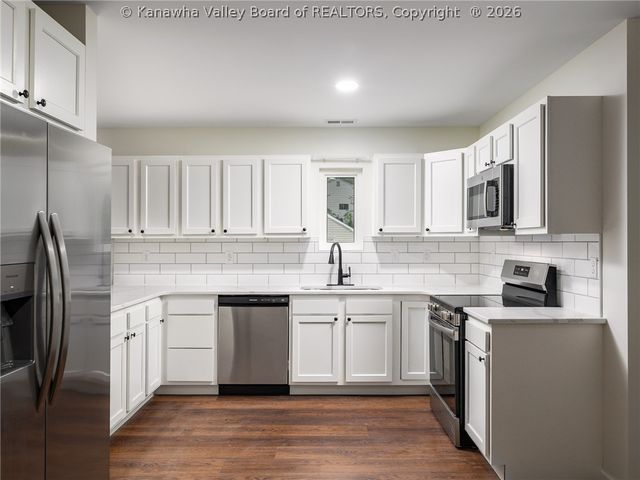 156 6th Street, Dunbar, WV 25064