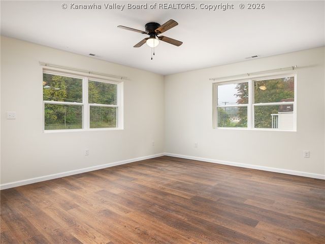 156 6th Street, Dunbar, WV 25064