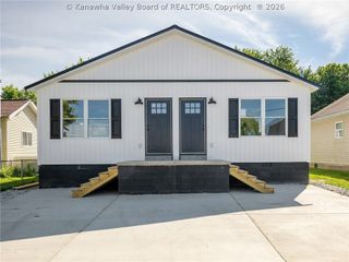 156 6th Street, Dunbar, WV 25064