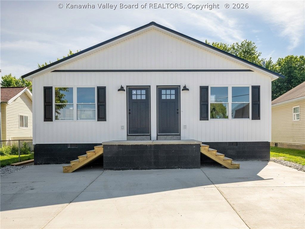 156 6th Street, Dunbar, WV 25064