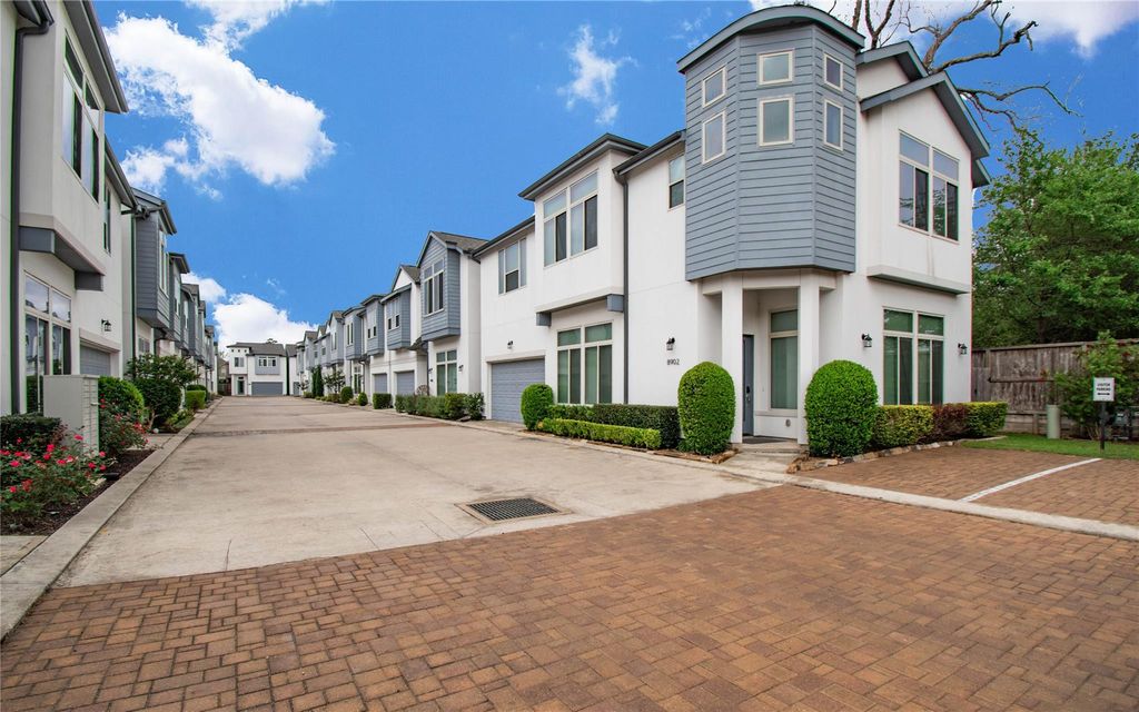 8930 Spring Knoll Forest Drive, Houston, TX 77080