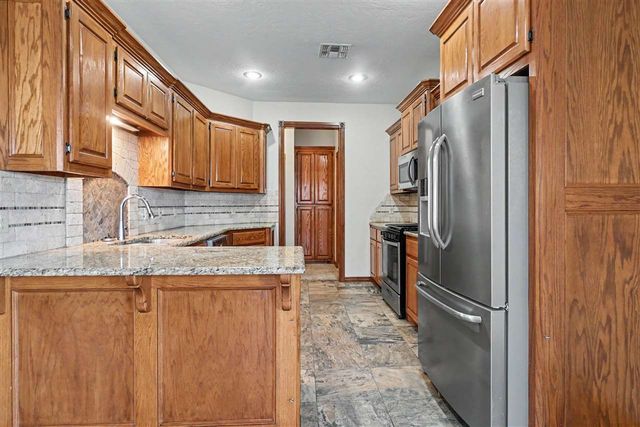 2408 SW 54th St, Lawton, OK 73505