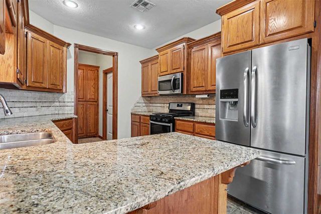 2408 SW 54th St, Lawton, OK 73505